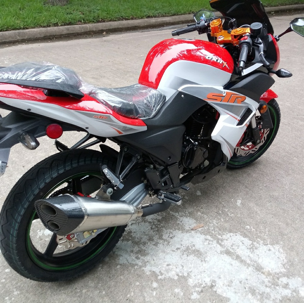 Motorcycle - Picture 3 of 8